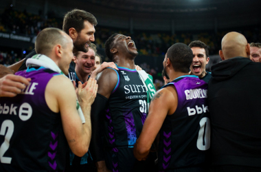 El Bilbao Basket celebra la victoria ante el Manresa | Fuente: Bilbao Basket