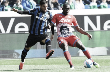 Napoli vence Atalata e pressiona líder Milan na briga pela Série A