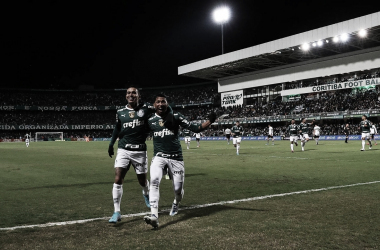 Palmeiras controla jogo, quebra tabu e bate Coritiba pelo Brasileirão