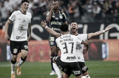 Corinthians goleia Santos em noite iluminada de Giuliano e abre vantagem na Copa do Brasil