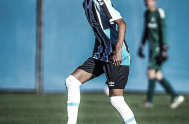 Volante do sub-20 do Grêmio, Lidório comenta sobre a disputa da Copa Mitad del Mundo e objetivos da equipe na competição
