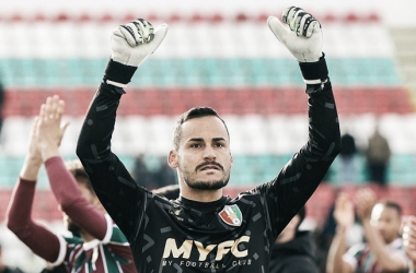 Em recuperação de lesão, Bruno Brigido é homenageado após vitória do Estrela da Amadora