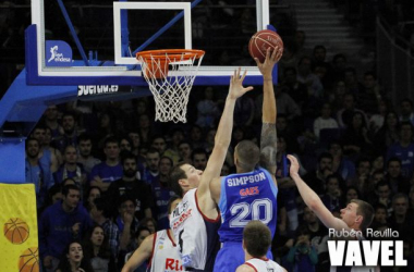 Estudiantes mejora y gana a Obradoiro