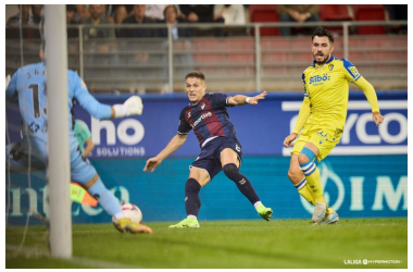 El Eibar vuelve a ganar en un partido caliente