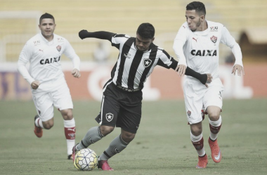 Vitória enfrenta Botafogo visando deixar zona de rebaixamento