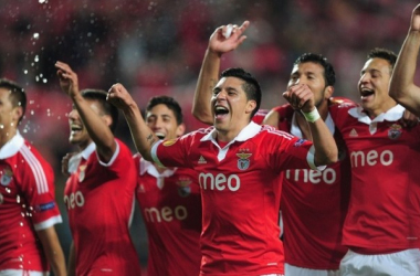 Cardozo manda il Benfica ad Amsterdam, guarda i gol