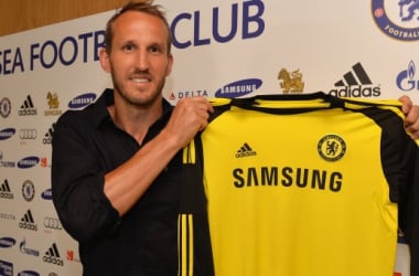 El Chelsea ficha a Mark Schwarzer