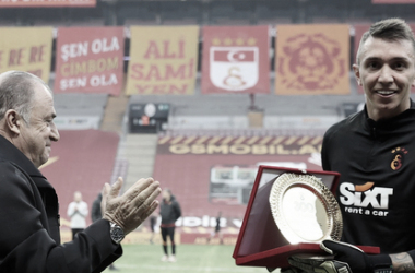 Com mais de 300 jogos no Galatasaray, goleiro Fernando Muslera tem contrato renovado com equipe turca