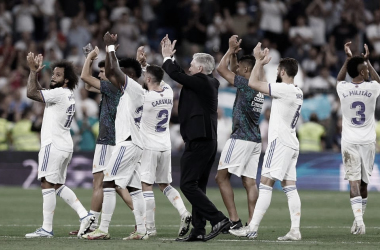 Ancelotti aplaude junto a sus jugadores. | Foto: Real Madrid.