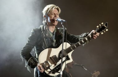 David Bowie anuncia que habrá &quot;más música pronto&quot;