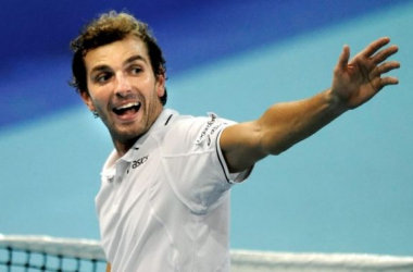 Sydney : Benneteau passe