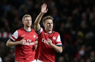 I Gunners volano solitari in vetta, battuto il Liverpool 2-0