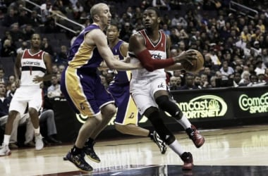 Wall y Nene acaban con los Lakers