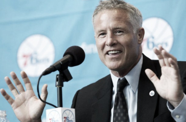 Los Sixers renuevan por dos años a Brett Brown