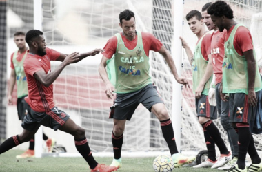 Flamengo enfrenta Ponte Preta buscando encostar na liderança do Brasileirão