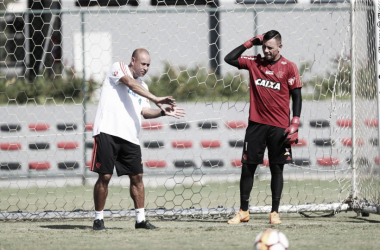 Sem Diego Alves e Rhodolfo, Flamengo viaja para encarar Atlético-GO