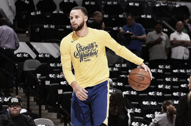 Según Kerr, Curry podría volver hoy en el segundo partido de la serie contra Pelicans