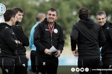 Diego Osella evalúa a los juveniles de Belgrano. / Foto: BelgranodeCórdoba Oficial
