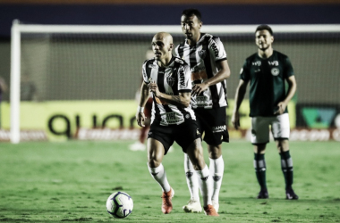 "Não foi o que nós queríamos, mas deve ser valorizado", diz Fábio Santos após empate contra o Goiás