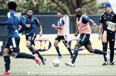 Fifa cancela punição e Cruzeiro volta a registrar novos jogadores