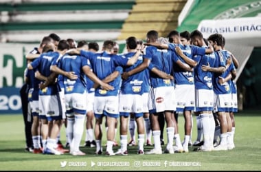 Sóbis decide e Cruzeiro desbanca líder Chapecoense fora de casa