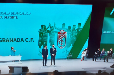 El Granada CF recibe la Medalla de Andalucía del Deporte