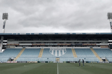 Com presença de público, Avaí e Goiás fazem confronto direto pela Série B