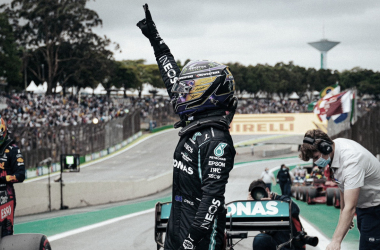 Com motor novo e pista fria, Hamilton crava "pole" para Sprint Race em Interlagos