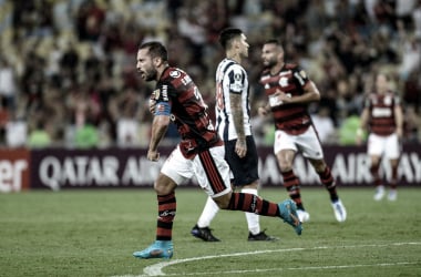 Com a faixa de capitão e dois gols, Everton
Ribeiro comanda vitória rubro-negra