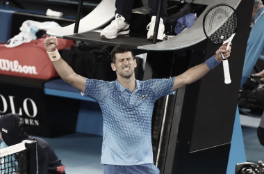 Mesmo com dores, Djokovic derrota Dimitrov em três sets e avança no Australian Open