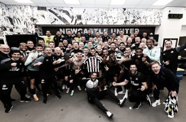 Todo el equipo celebra la vuelta del Newcastle a Europa | Foto: Newcastle