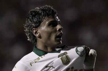 Palmeiras bate Vitória e vence na estreia do Brasileirão
