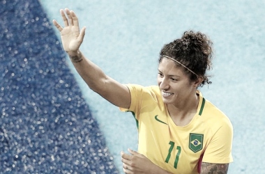 Cristiane anuncia que irá retornar à Seleção Brasileira