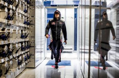 F1 - Clamoroso, Sainz lascia la Toro Rosso: correrà in Renault dal GP di Malesia