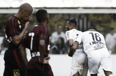 Para fechar o ano, Santos goleia Atlético-PR na Vila Belmiro