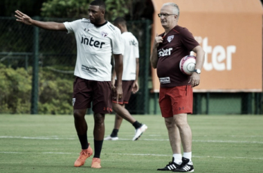 Dorival Junior esboça mudança tática no São Paulo visando melhora na temporada