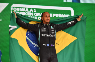Lewis Hamilton gana en Brasil y se aprieta la pelea por el campeonato