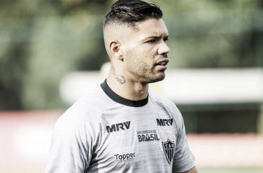 Fora dos planos do Atlético-MG, diretoria libera atacante Carlos para acertar com Paraná Clube