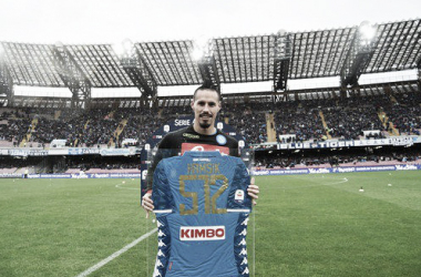 Em dia de homenagens a Hamsik, Napoli tropeça em casa no lanterna Chievo