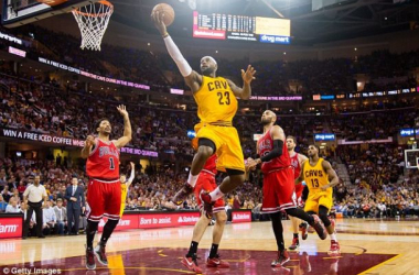 LeBron dice 33 e Cleveland impatta la serie con Chicago