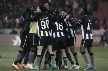 Botafogo vê Inter sair na frente, fica com um a menos e busca virada história fora de casa