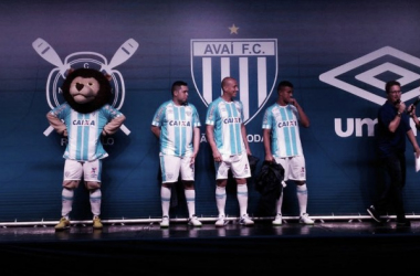 Avaí apresenta novos uniformes para a temporada 2017