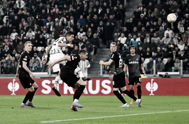 VOLÓ ALTO. Di María y un salto infernal para un golazo de cabeza para darle la victoria a la Juventus. Foto: Web