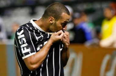 Guilherme marca, Corinthians vence a segunda consecutiva e quebra jejum