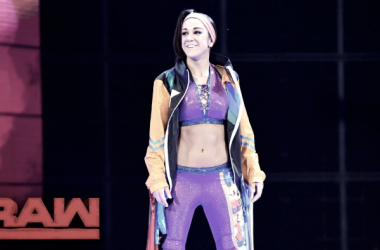 Bayley: &quot;Hugger Gona Hug&quot;