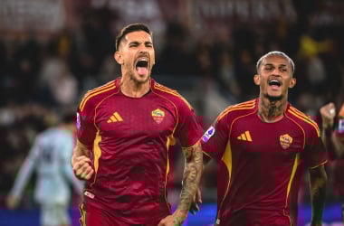 La Roma batte 2 a 0 l'Udinese e vola insieme all'Inter in testa alla classifica