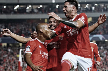 Benfica vê vantagem diminuir, mas bate Juventus e carimba vaga na fase mata-mata da UCL