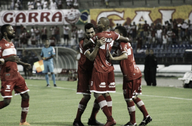 Triplete de Willians Santana sobre Atlético-GO garante primeira vitória do CRB na Série B