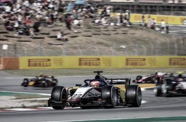 Fórmula 2: Enzo Fittipaldi soma pontos na primeira corrida do fim de semana em Barcelona