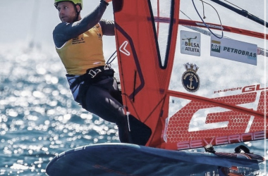 Vela: Mateus Isaac chega à medal race na liderança da Semana Olímpica de Hyères